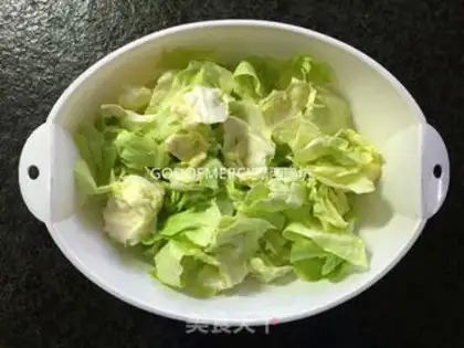 Make Spicy hands tearing up meat and vegetables step 1