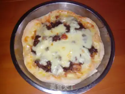 Make Black pepper beef cheesy pizza step 0