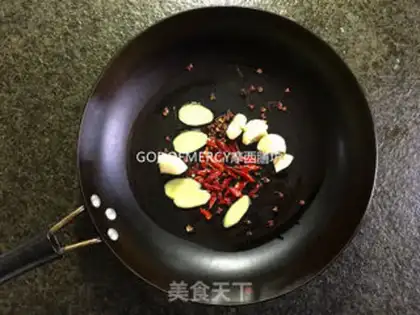 Make Spicy hands tearing up meat and vegetables step 3