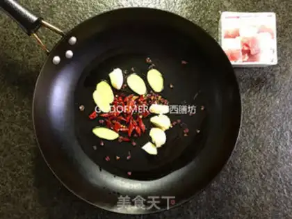Make Spicy hands tearing up meat and vegetables step 4