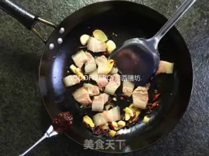 Make Spicy hands tearing up meat and vegetables step 7