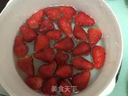 Make Strawberry smoothie step 4