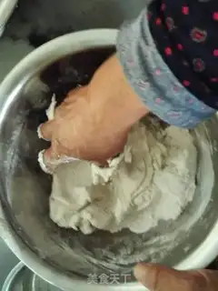Make Tomato egg cream noodles step 1