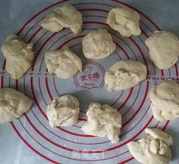 Make Meows squeeze bread step 7
