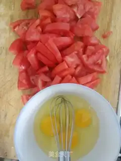 Make Tomato fried eggs step 2