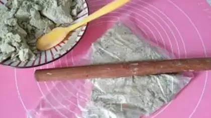 Make Old Beijing tradition green bean cake step 5