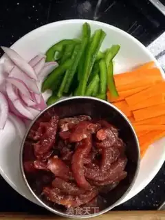 Make Black pepper willow macaroni step 0