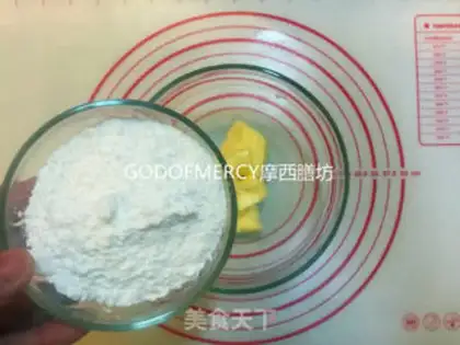 Make Coarse cream waffles step 1