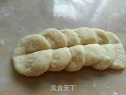 Make Rose bread step 3