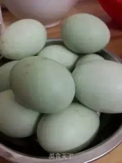 Make Pickled duck eggs step 1
