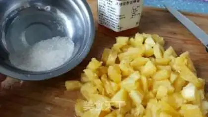 Make Pineapple pie and lemon tea step 1