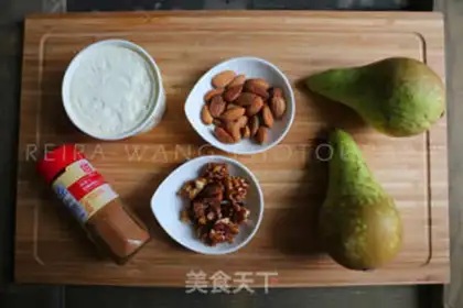 Make Pear and yogurt step 0