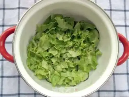 Make Apple Jell-O vegetable salad step 2