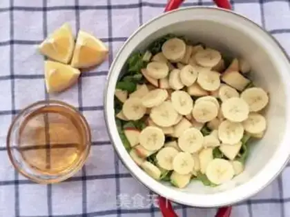 Make Apple Jell-O vegetable salad step 4