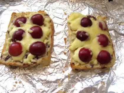 Make Cherry mini pizza step 6