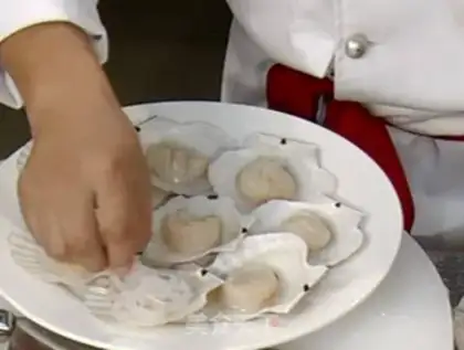 Make A garlic fan scallop step 9