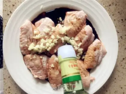 Make Homemade garlic chicken wings step 4