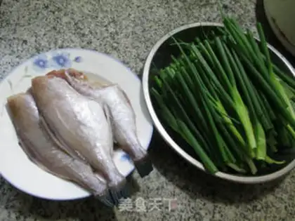 Make Onions burn rubber fish step 0