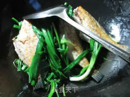 Make Onions burn rubber fish step 4