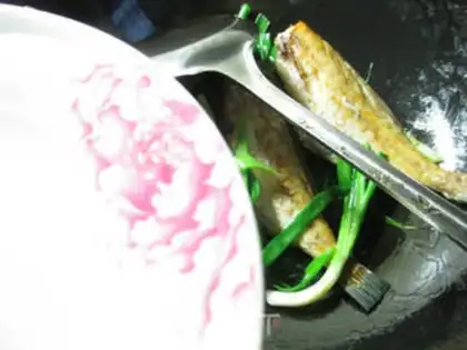 Make Onions burn rubber fish step 5