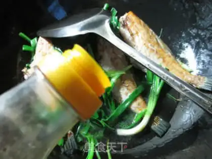 Make Onions burn rubber fish step 6