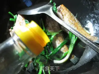 Make Onions burn rubber fish step 7