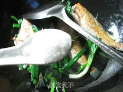 Make Onions burn rubber fish step 8