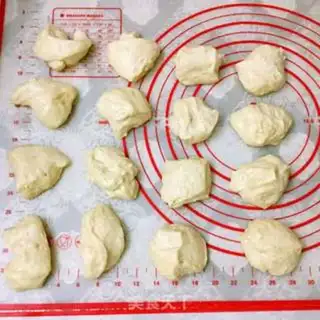 Make Natural yeast pine buns step 2