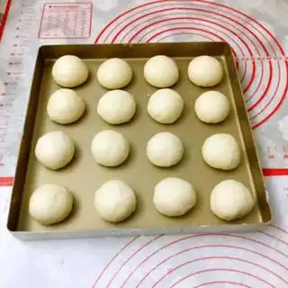 Make Natural yeast pine buns step 3
