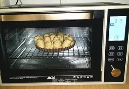 Make Flower pie bread step 10