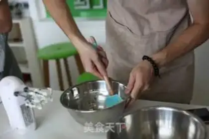 Make Chocolate mirror cake step 4