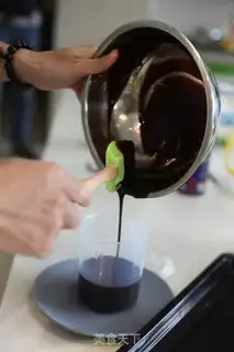 Make Chocolate mirror cake step 10