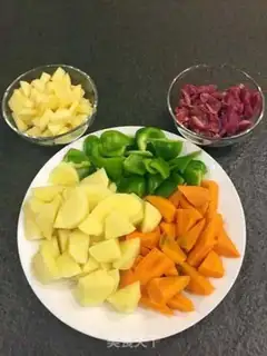 Make Curry beef rice step 1