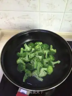 Make Orchid with red sausages step 0