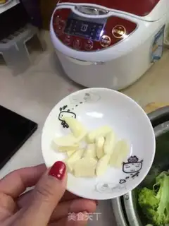 Make Orchid with red sausages step 2