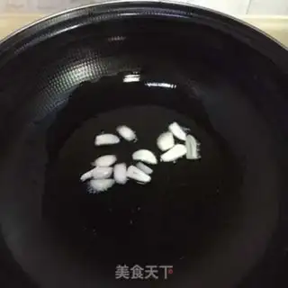 Make Orchid with red sausages step 3