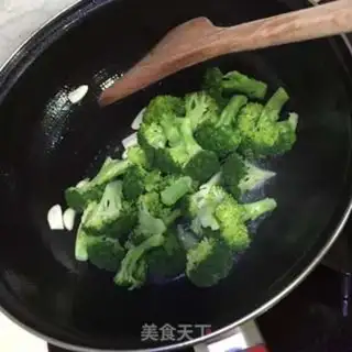 Make Orchid with red sausages step 4