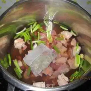Make Big spicy beef noodles step 1