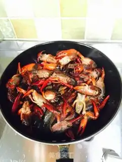 Make Thirteen spicy lobsters step 6