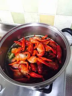 Make Thirteen spicy lobsters step 8