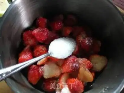 Make Strawberry sauce step 2