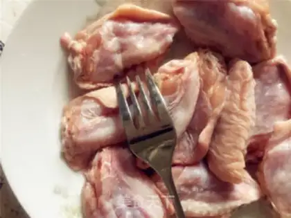 Make Homemade garlic chicken wings step 1