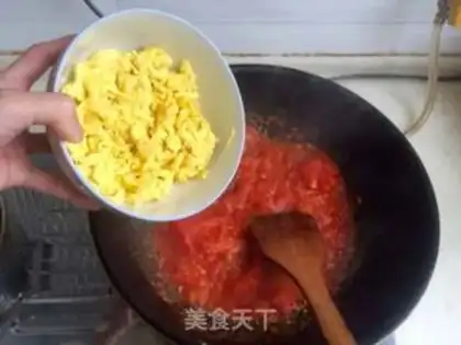 Make Tomato fried eggs step 14