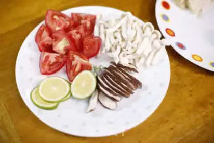 Make Tomato mushroom pot step 0