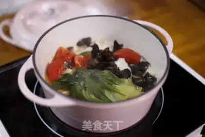 Make Tomato mushroom pot step 1