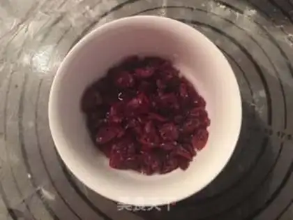 Make Cream cranberry hand tore step 5