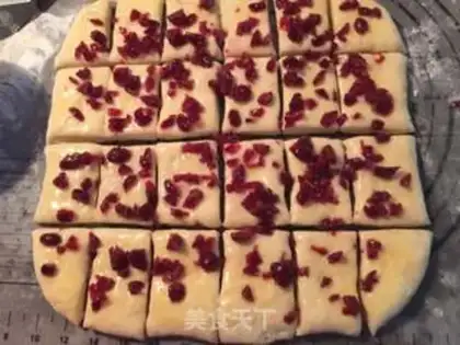 Make Cream cranberry hand tore step 10