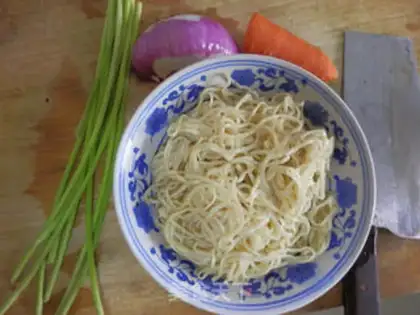 Make Three-coloured noodles step 0