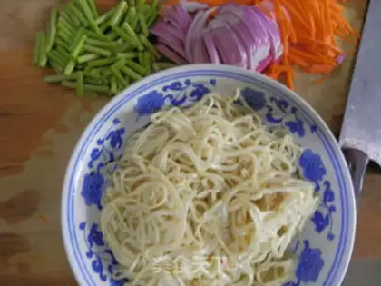 Make Three-coloured noodles step 1