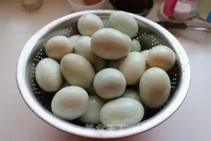 Make Five salted eggs step 0